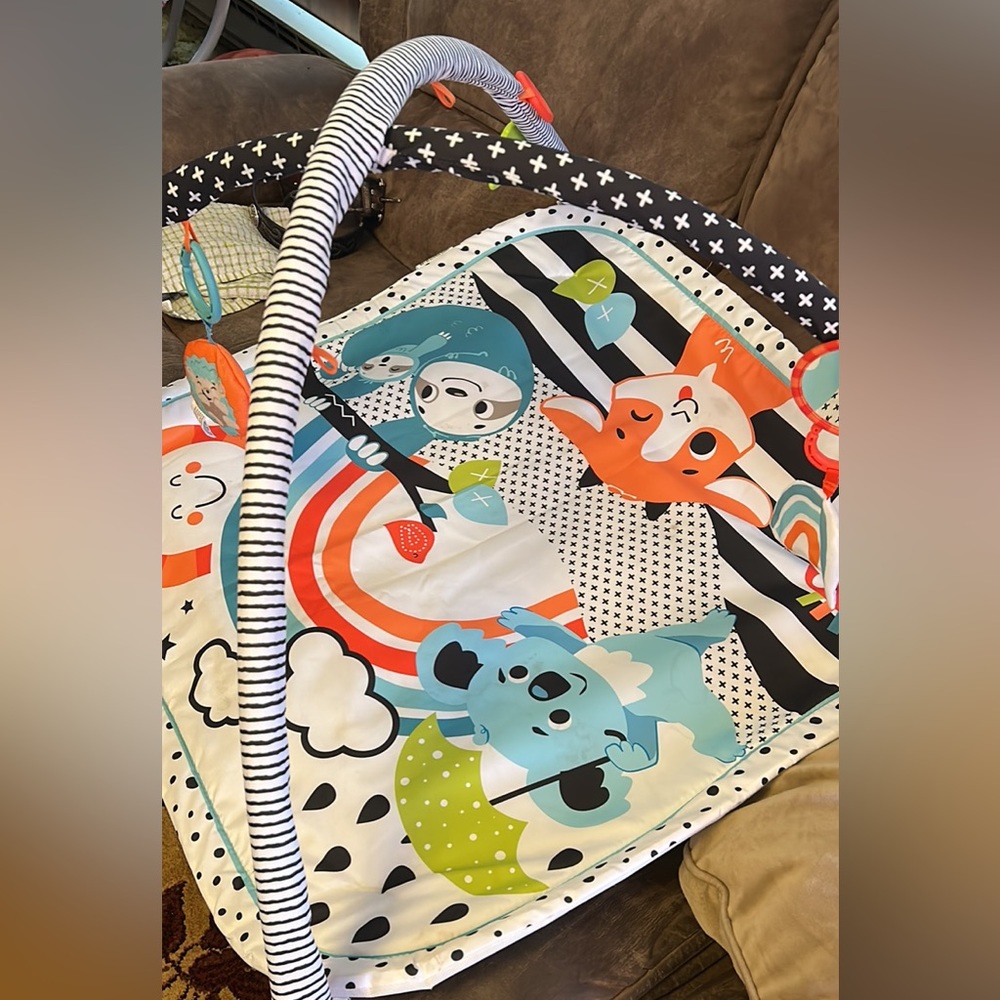 Lay under play mat